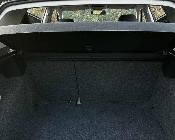 Черный Фольксваген Гольф, объемом двигателя 1.39 л и пробегом 290 тыс. км за 8200 $, фото 10 на Automoto.ua