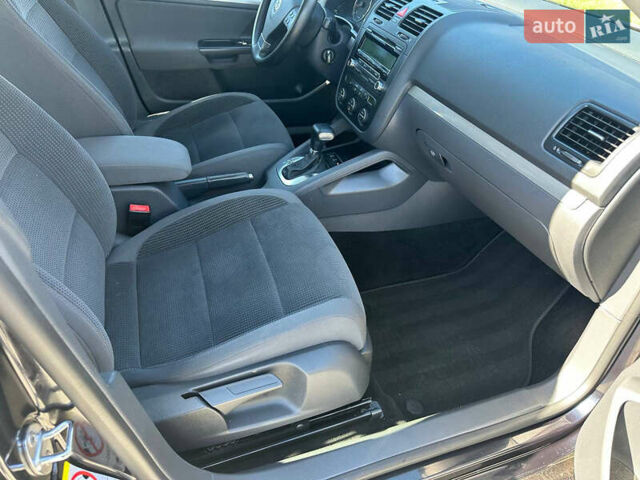 Черный Фольксваген Гольф, объемом двигателя 1.39 л и пробегом 242 тыс. км за 5990 $, фото 28 на Automoto.ua