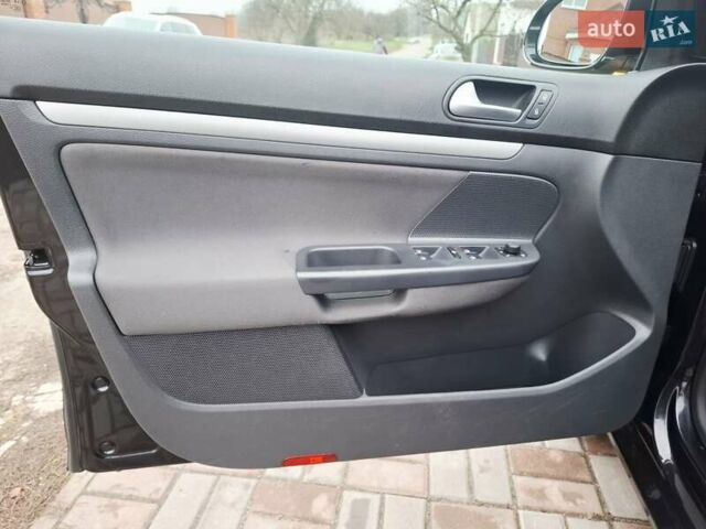 Черный Фольксваген Гольф, объемом двигателя 1.4 л и пробегом 223 тыс. км за 7350 $, фото 24 на Automoto.ua