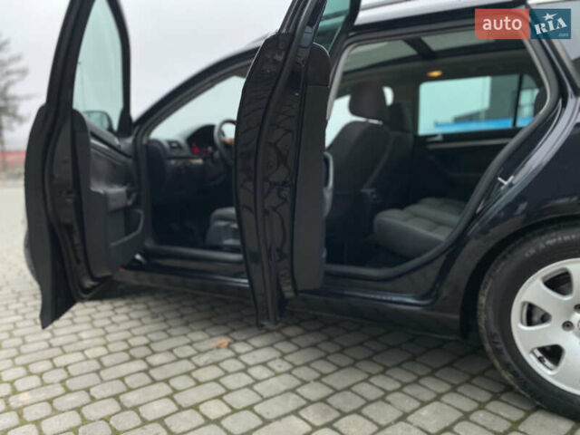 Черный Фольксваген Гольф, объемом двигателя 1.39 л и пробегом 312 тыс. км за 4899 $, фото 26 на Automoto.ua