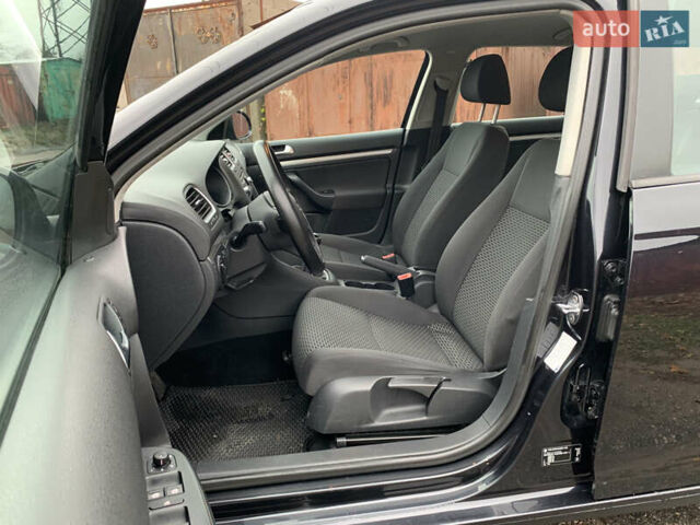 Черный Фольксваген Гольф, объемом двигателя 1.6 л и пробегом 239 тыс. км за 6999 $, фото 11 на Automoto.ua