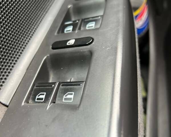 Черный Фольксваген Гольф, объемом двигателя 1.9 л и пробегом 280 тыс. км за 6500 $, фото 12 на Automoto.ua