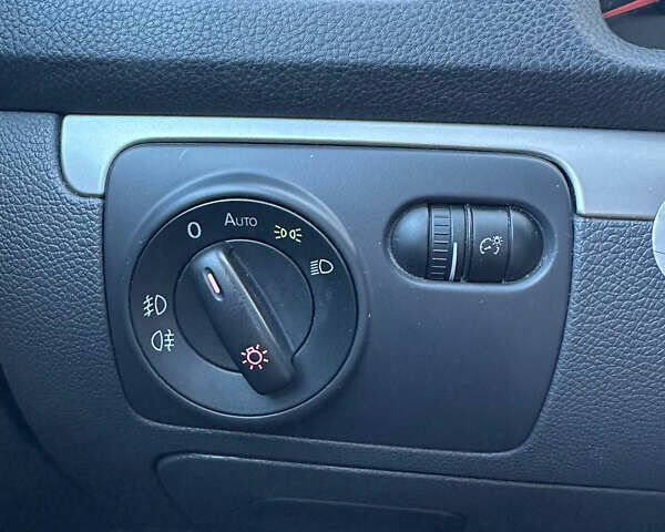 Черный Фольксваген Гольф, объемом двигателя 1.4 л и пробегом 148 тыс. км за 7800 $, фото 37 на Automoto.ua