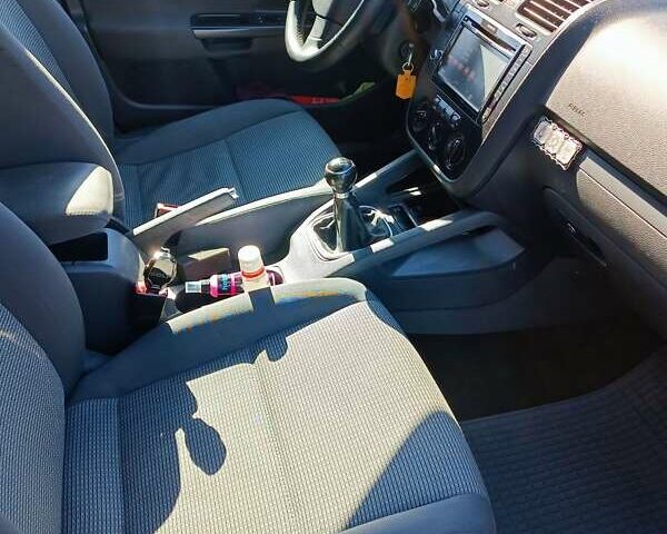 Черный Фольксваген Гольф, объемом двигателя 1.6 л и пробегом 224 тыс. км за 5200 $, фото 22 на Automoto.ua