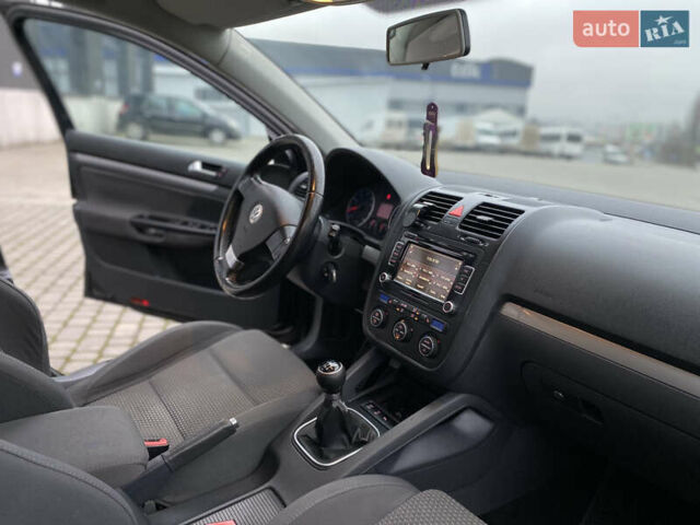 Черный Фольксваген Гольф, объемом двигателя 1.39 л и пробегом 312 тыс. км за 4899 $, фото 36 на Automoto.ua