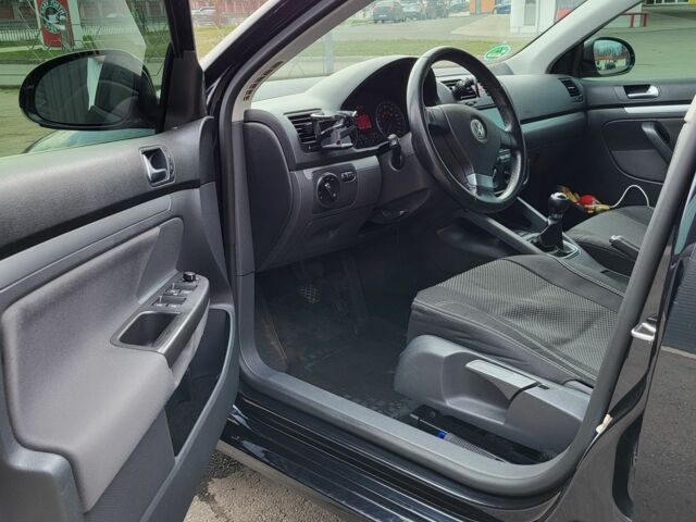 Черный Фольксваген Гольф, объемом двигателя 1.4 л и пробегом 199 тыс. км за 7000 $, фото 4 на Automoto.ua