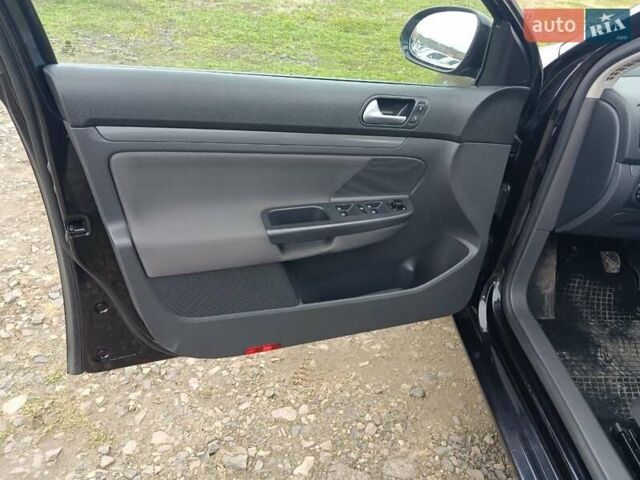 Черный Фольксваген Гольф, объемом двигателя 0 л и пробегом 131 тыс. км за 6500 $, фото 3 на Automoto.ua