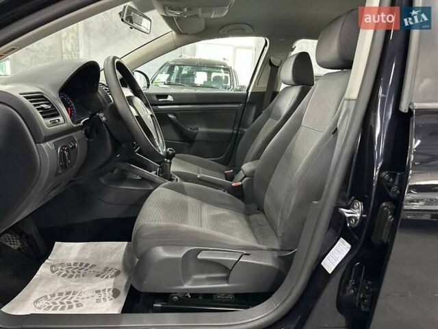 Черный Фольксваген Гольф, объемом двигателя 1.6 л и пробегом 265 тыс. км за 6999 $, фото 10 на Automoto.ua