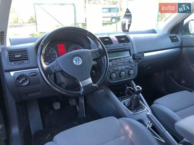 Черный Фольксваген Гольф, объемом двигателя 1.39 л и пробегом 246 тыс. км за 6600 $, фото 6 на Automoto.ua