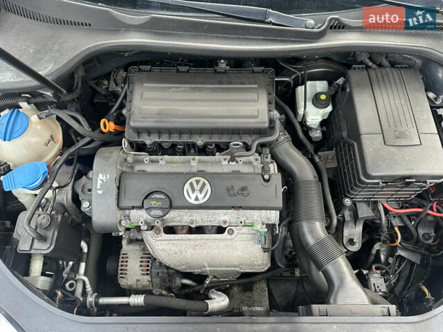 Черный Фольксваген Гольф, объемом двигателя 1.4 л и пробегом 260 тыс. км за 4350 $, фото 19 на Automoto.ua