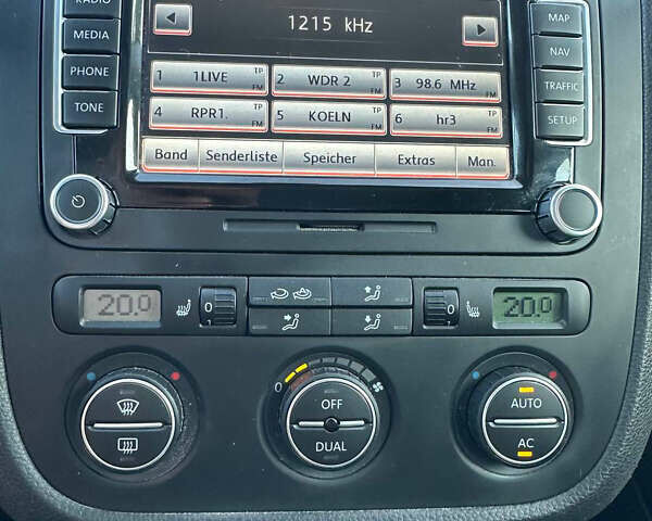 Черный Фольксваген Гольф, объемом двигателя 1.4 л и пробегом 148 тыс. км за 7800 $, фото 38 на Automoto.ua