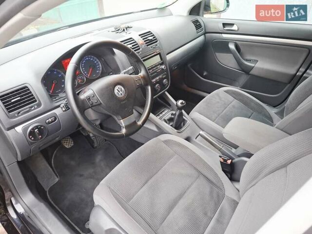 Черный Фольксваген Гольф, объемом двигателя 1.4 л и пробегом 223 тыс. км за 7350 $, фото 5 на Automoto.ua