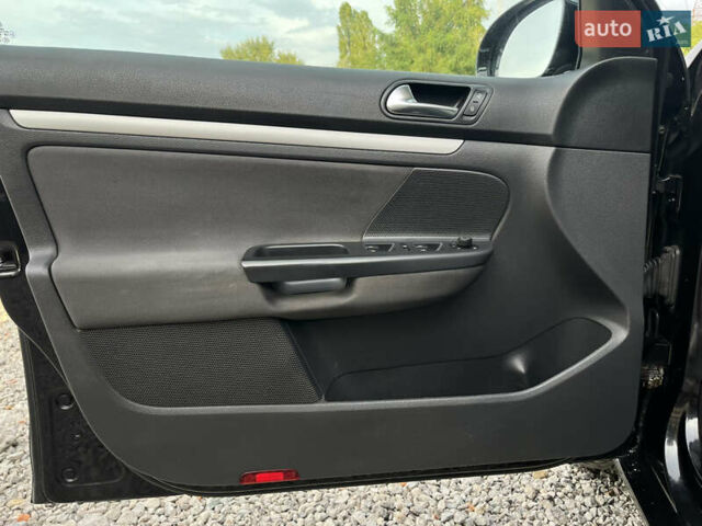 Черный Фольксваген Гольф, объемом двигателя 1.4 л и пробегом 215 тыс. км за 7100 $, фото 10 на Automoto.ua