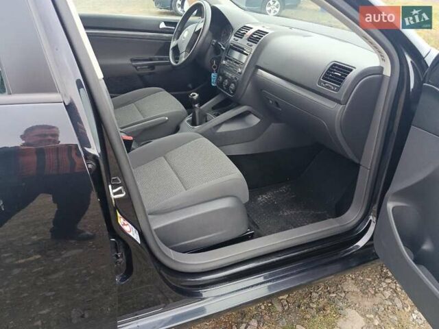 Черный Фольксваген Гольф, объемом двигателя 0 л и пробегом 131 тыс. км за 6500 $, фото 14 на Automoto.ua