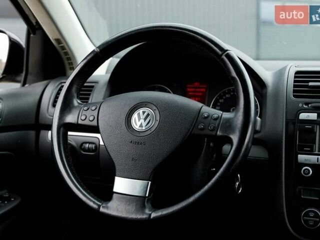 Черный Фольксваген Гольф, объемом двигателя 1.4 л и пробегом 173 тыс. км за 6700 $, фото 10 на Automoto.ua