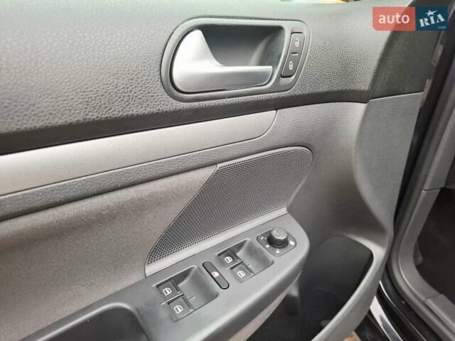 Черный Фольксваген Гольф, объемом двигателя 1.4 л и пробегом 223 тыс. км за 7350 $, фото 44 на Automoto.ua