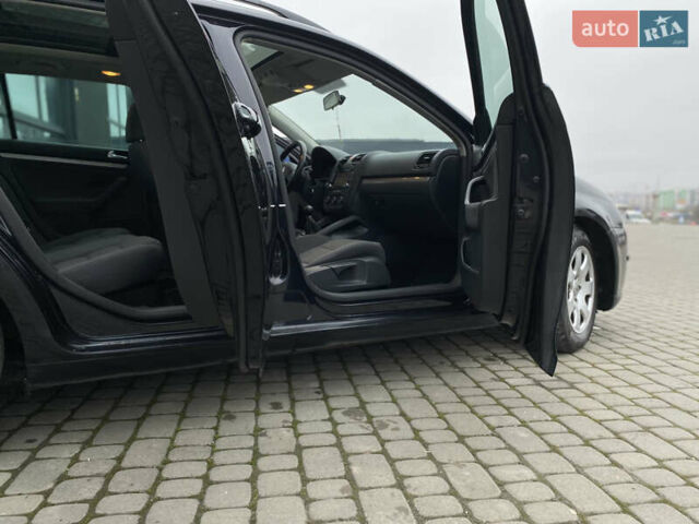 Черный Фольксваген Гольф, объемом двигателя 1.39 л и пробегом 312 тыс. км за 4899 $, фото 30 на Automoto.ua