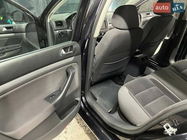 Черный Фольксваген Гольф, объемом двигателя 1.4 л и пробегом 211 тыс. км за 5350 $, фото 11 на Automoto.ua