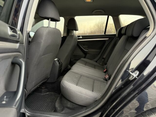 Черный Фольксваген Гольф, объемом двигателя 1.6 л и пробегом 276 тыс. км за 6300 $, фото 12 на Automoto.ua