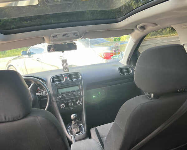 Черный Фольксваген Гольф, объемом двигателя 1.6 л и пробегом 244 тыс. км за 8100 $, фото 5 на Automoto.ua