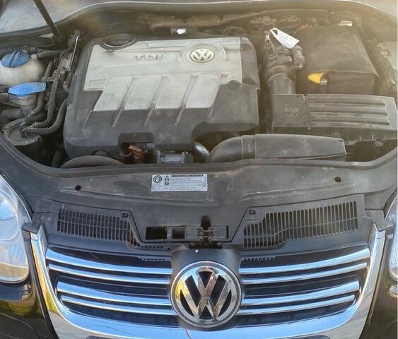 Черный Фольксваген Гольф, объемом двигателя 2 л и пробегом 310 тыс. км за 6799 $, фото 4 на Automoto.ua