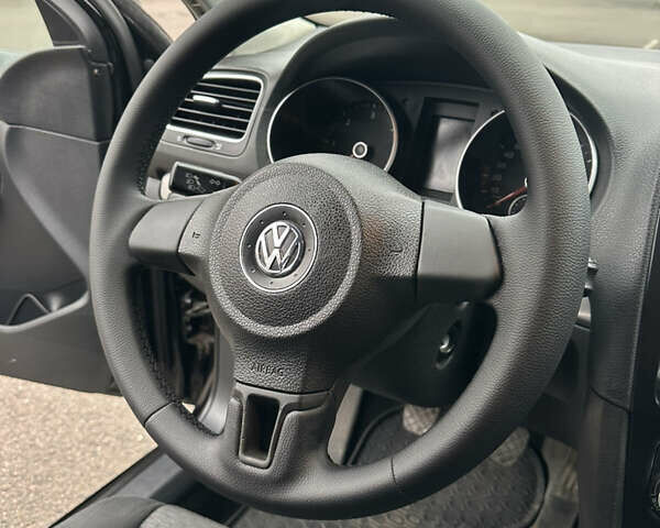 Черный Фольксваген Гольф, объемом двигателя 1.6 л и пробегом 270 тыс. км за 6500 $, фото 8 на Automoto.ua