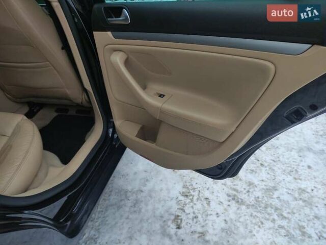 Черный Фольксваген Гольф, объемом двигателя 1.4 л и пробегом 207 тыс. км за 6600 $, фото 12 на Automoto.ua