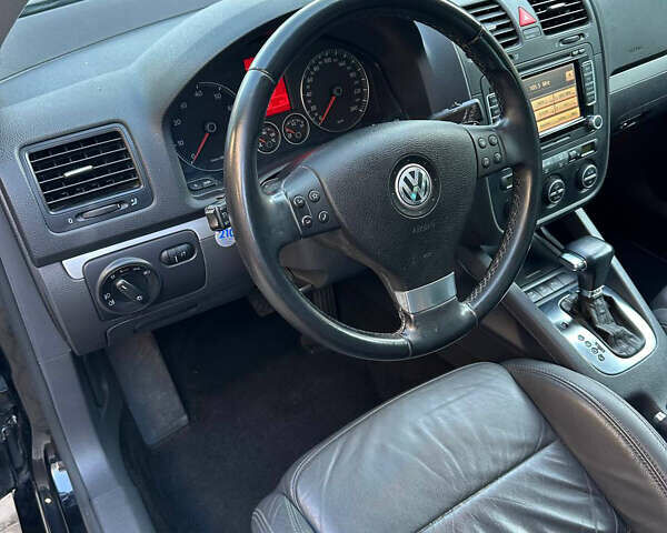 Черный Фольксваген Гольф, объемом двигателя 1.4 л и пробегом 148 тыс. км за 7800 $, фото 22 на Automoto.ua