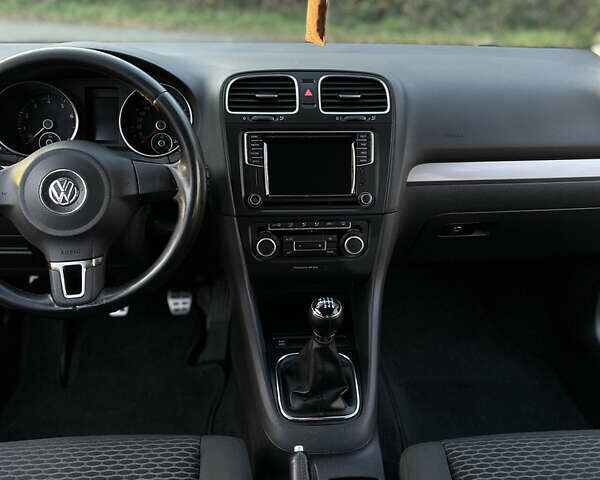 Черный Фольксваген Гольф, объемом двигателя 1.39 л и пробегом 290 тыс. км за 8200 $, фото 8 на Automoto.ua