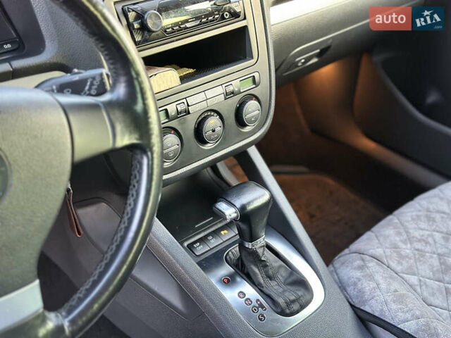 Чорний Фольксваген Гольф, об'ємом двигуна 1.39 л та пробігом 234 тис. км за 6800 $, фото 4 на Automoto.ua