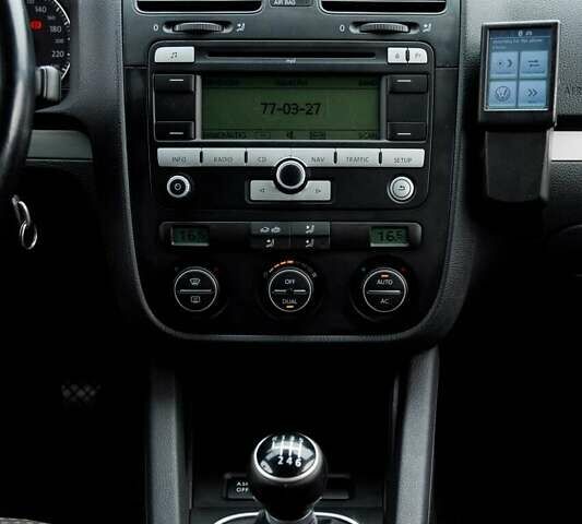 Черный Фольксваген Гольф, объемом двигателя 1.4 л и пробегом 173 тыс. км за 6700 $, фото 12 на Automoto.ua