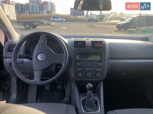 Черный Фольксваген Гольф, объемом двигателя 1.6 л и пробегом 205 тыс. км за 5499 $, фото 7 на Automoto.ua