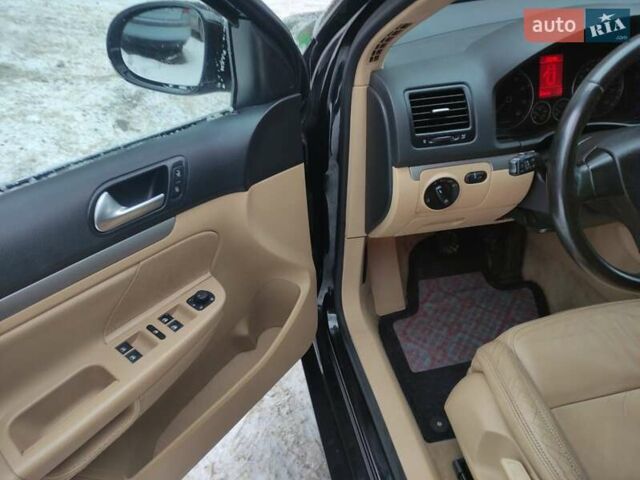 Черный Фольксваген Гольф, объемом двигателя 1.4 л и пробегом 207 тыс. км за 6600 $, фото 7 на Automoto.ua