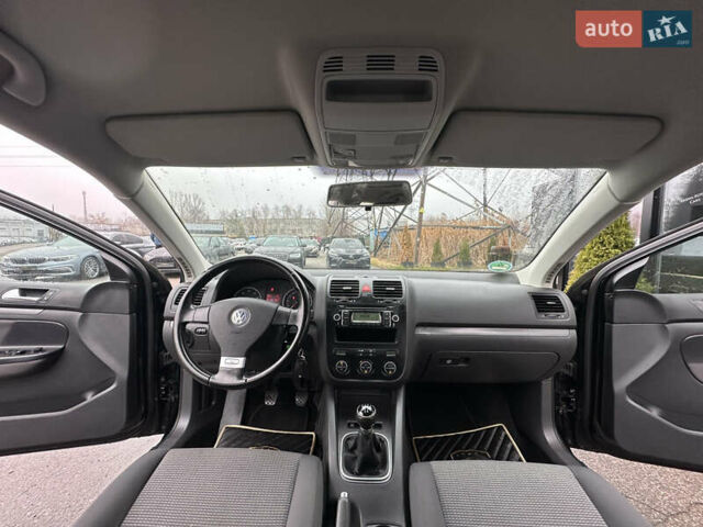 Черный Фольксваген Гольф, объемом двигателя 1.6 л и пробегом 261 тыс. км за 7200 $, фото 19 на Automoto.ua