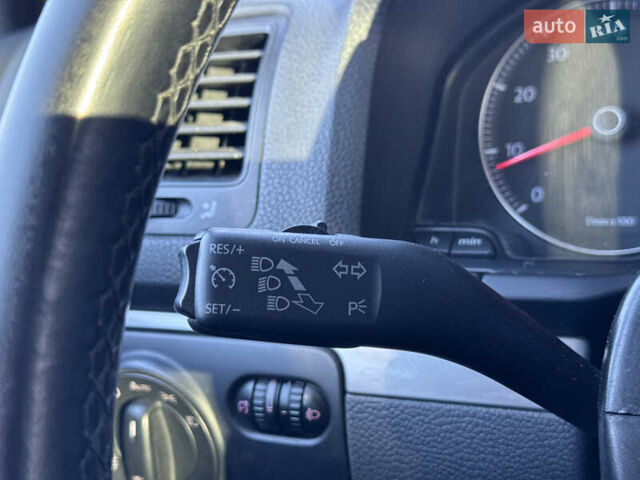 Черный Фольксваген Гольф, объемом двигателя 1.4 л и пробегом 207 тыс. км за 5800 $, фото 26 на Automoto.ua