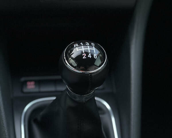 Черный Фольксваген Гольф, объемом двигателя 1.39 л и пробегом 290 тыс. км за 8200 $, фото 15 на Automoto.ua