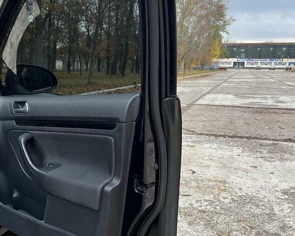 Фольксваген Гольф 2009 в Желтых Водах на Automoto.ua Черный Фольксваген Гольф, объемом двигателя 1.39 л и пробегом 163 тыс. км за 8100 $, фото 20 на Automoto.ua