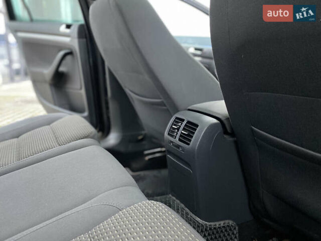 Черный Фольксваген Гольф, объемом двигателя 1.39 л и пробегом 312 тыс. км за 4899 $, фото 41 на Automoto.ua