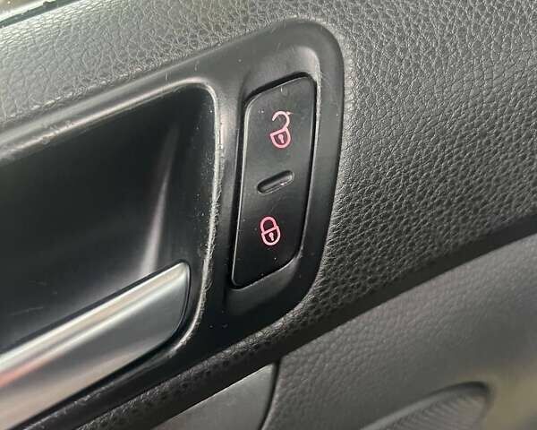 Черный Фольксваген Гольф, объемом двигателя 1.9 л и пробегом 280 тыс. км за 6500 $, фото 13 на Automoto.ua