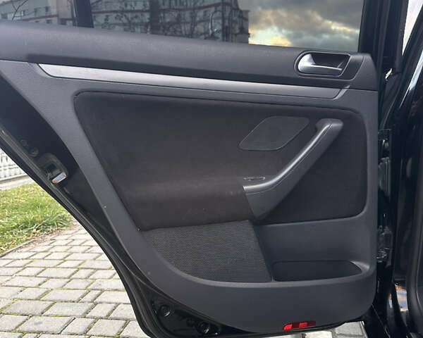 Черный Фольксваген Гольф, объемом двигателя 1.9 л и пробегом 263 тыс. км за 6200 $, фото 18 на Automoto.ua