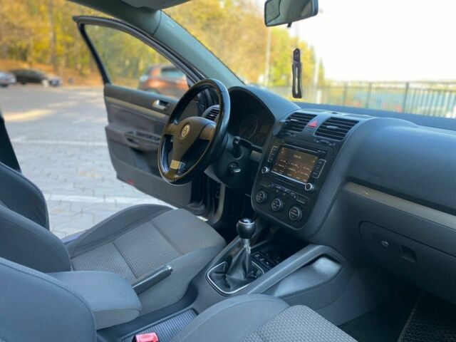 Черный Фольксваген Гольф, объемом двигателя 1.4 л и пробегом 312 тыс. км за 5000 $, фото 13 на Automoto.ua