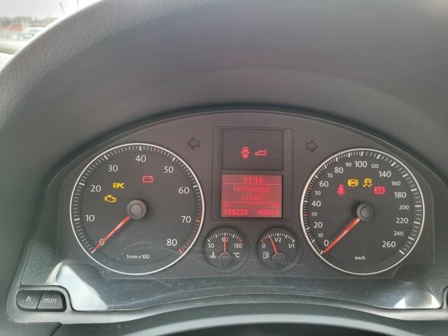 Черный Фольксваген Гольф, объемом двигателя 1.4 л и пробегом 199 тыс. км за 7000 $, фото 5 на Automoto.ua