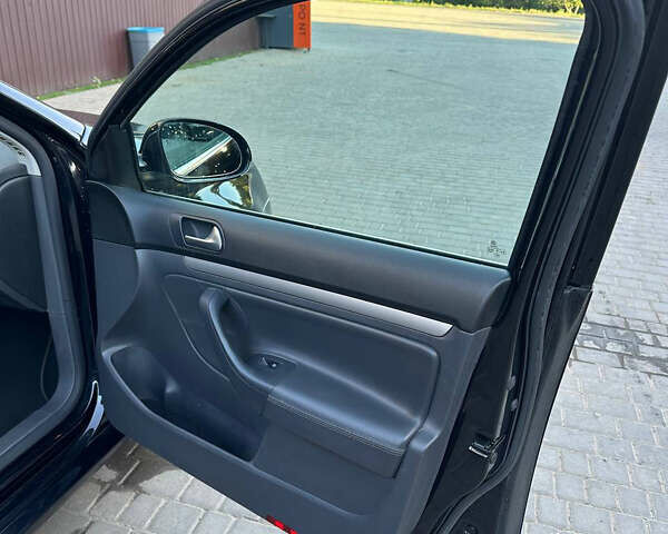 Черный Фольксваген Гольф, объемом двигателя 1.4 л и пробегом 148 тыс. км за 7800 $, фото 35 на Automoto.ua