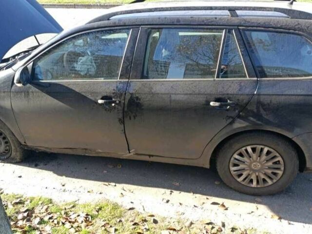 Черный Фольксваген Гольф, объемом двигателя 1.4 л и пробегом 176 тыс. км за 2350 $, фото 3 на Automoto.ua