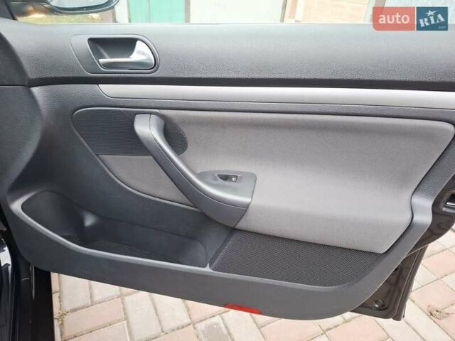 Черный Фольксваген Гольф, объемом двигателя 1.4 л и пробегом 223 тыс. км за 7350 $, фото 41 на Automoto.ua