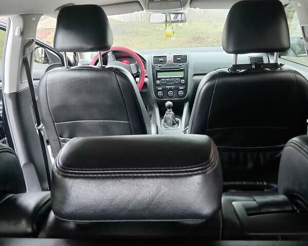 Черный Фольксваген Гольф, объемом двигателя 1.9 л и пробегом 250 тыс. км за 6150 $, фото 1 на Automoto.ua