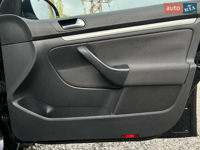 Черный Фольксваген Гольф, объемом двигателя 1.4 л и пробегом 215 тыс. км за 7100 $, фото 20 на Automoto.ua