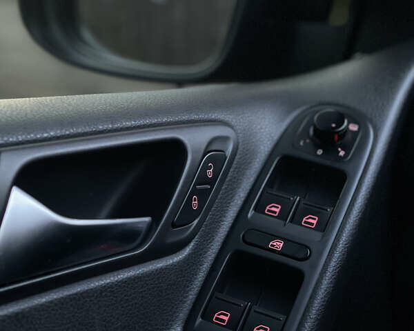 Черный Фольксваген Гольф, объемом двигателя 1.39 л и пробегом 290 тыс. км за 8200 $, фото 14 на Automoto.ua