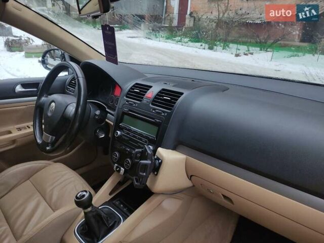 Черный Фольксваген Гольф, объемом двигателя 1.4 л и пробегом 207 тыс. км за 6600 $, фото 18 на Automoto.ua