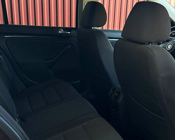 Черный Фольксваген Гольф, объемом двигателя 1.39 л и пробегом 190 тыс. км за 5850 $, фото 13 на Automoto.ua